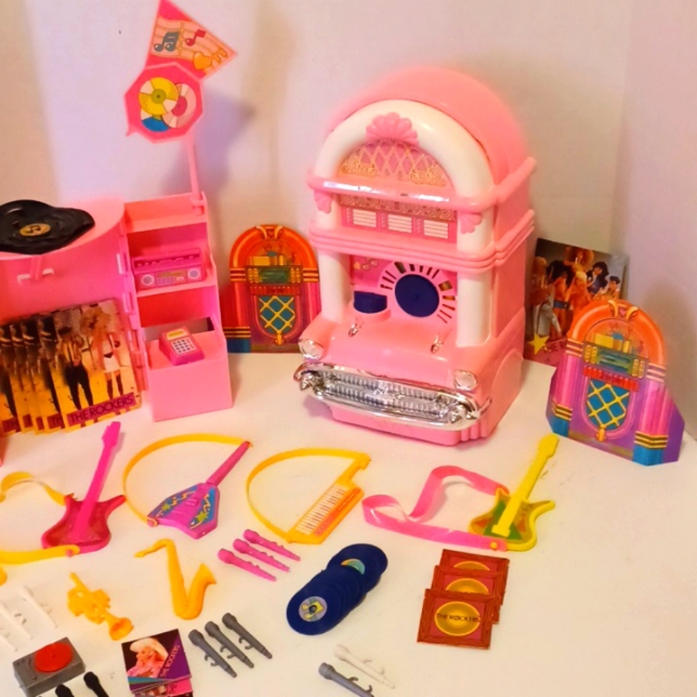USED VINTAGE 1987 BARBIE JUKEBOX MUSIC SHOP W/SHELVING STORED IN BACK PLUS BOX